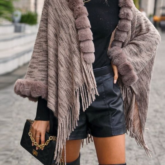 CLASSIC Brown faux fur trimmed Poncho Cardgian - Picture 4 of 6